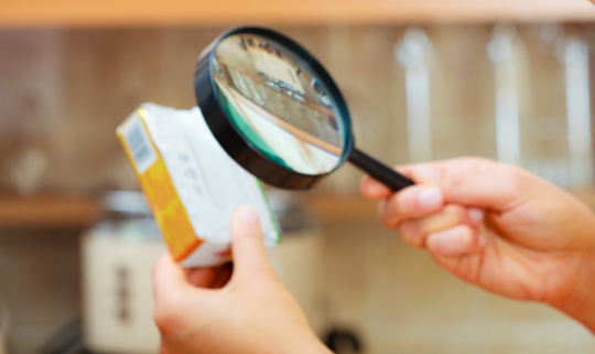 In der Pharmaindustrie ist es von essentieller Bedeutung, dass jedes Etikett kontrolliert wird. Es müssen Verwechselungen sowie Fälschungen ausgeschlossen werden.